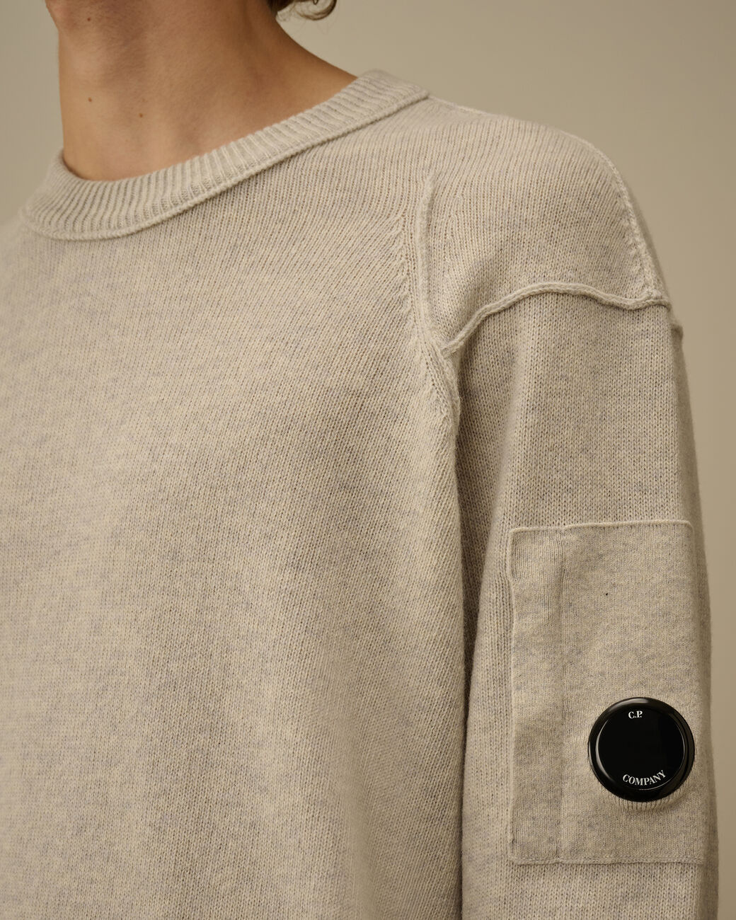 C.P. COMPANY Maglione Uomo Lambswool GRS Crewneck Lens-Off White Melange
