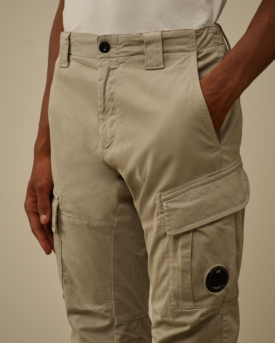 C.P. COMPANY Pantalone Cargo Uomo Stretch Sateen Ergonomic Lens-London Fog Grey