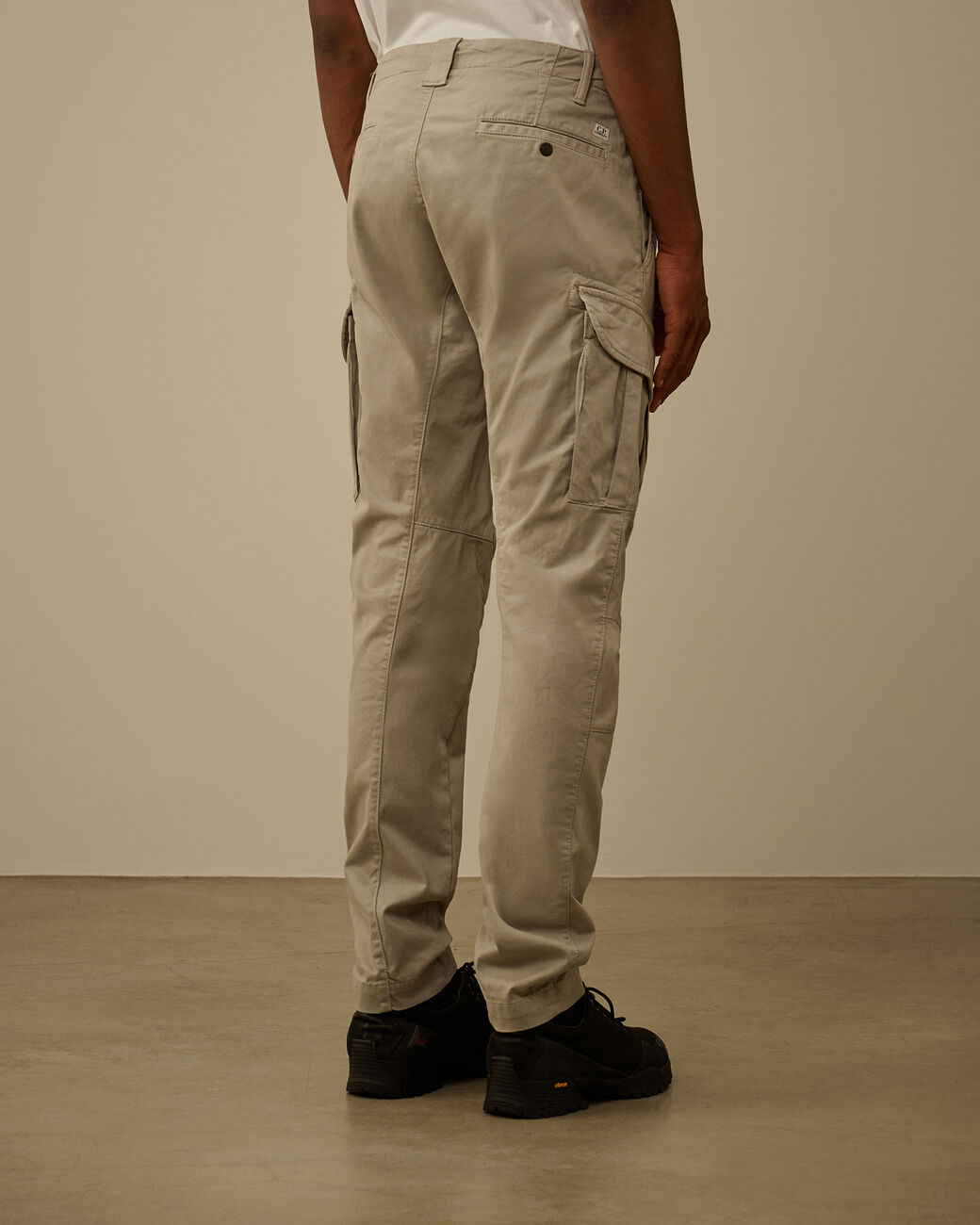 C.P. COMPANY Pantalone Cargo Uomo Stretch Sateen Ergonomic Lens-London Fog Grey