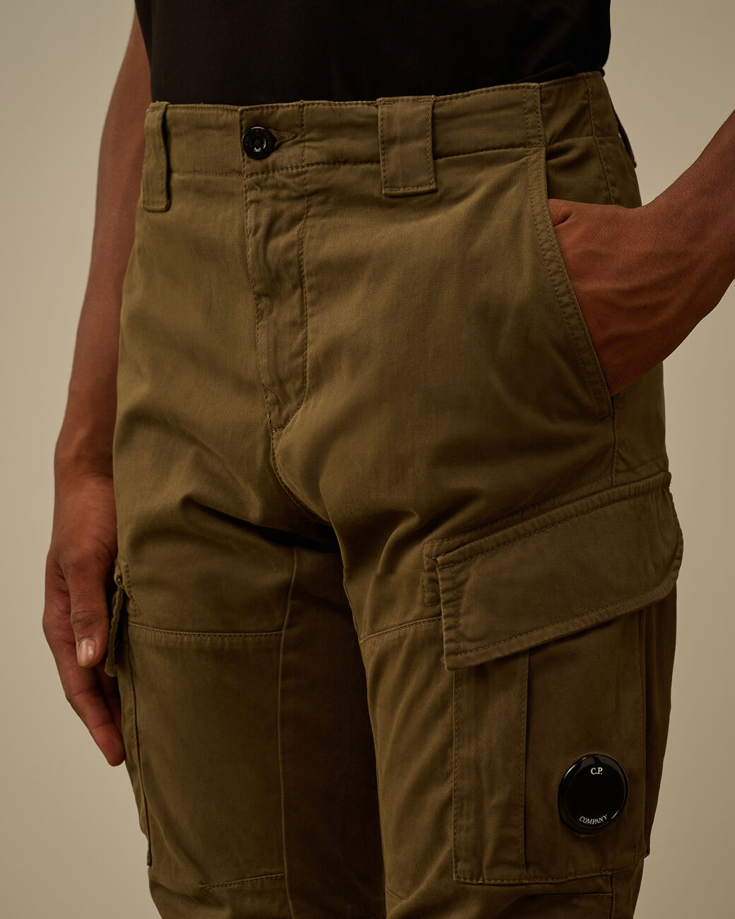 C.P. COMPANY Pantalone Cargo Uomo Stretch Sateen Ergonomic Lens-Ivy Green