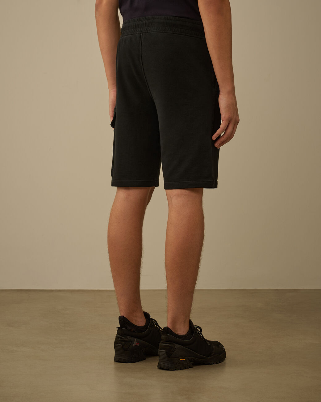 C.P. COMPANY Bermuda Uomo Cargo Felpa Leggera Logo Lente-Black