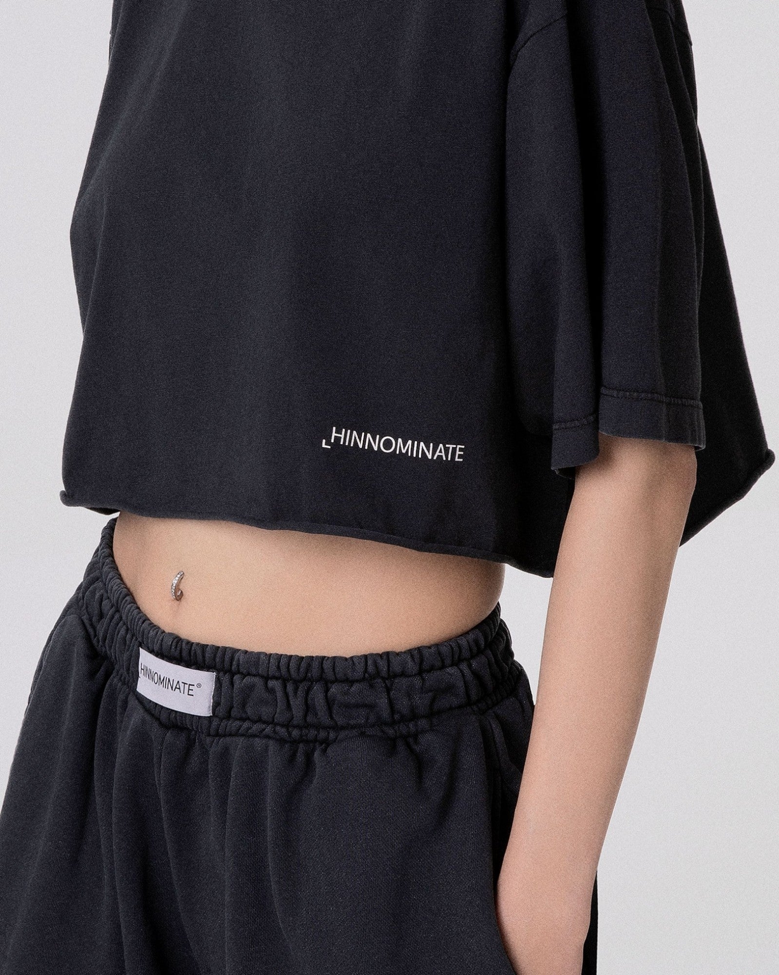 HINNOMINATE T-Shirt Donna Crop Jersey Cotone Old-Nero