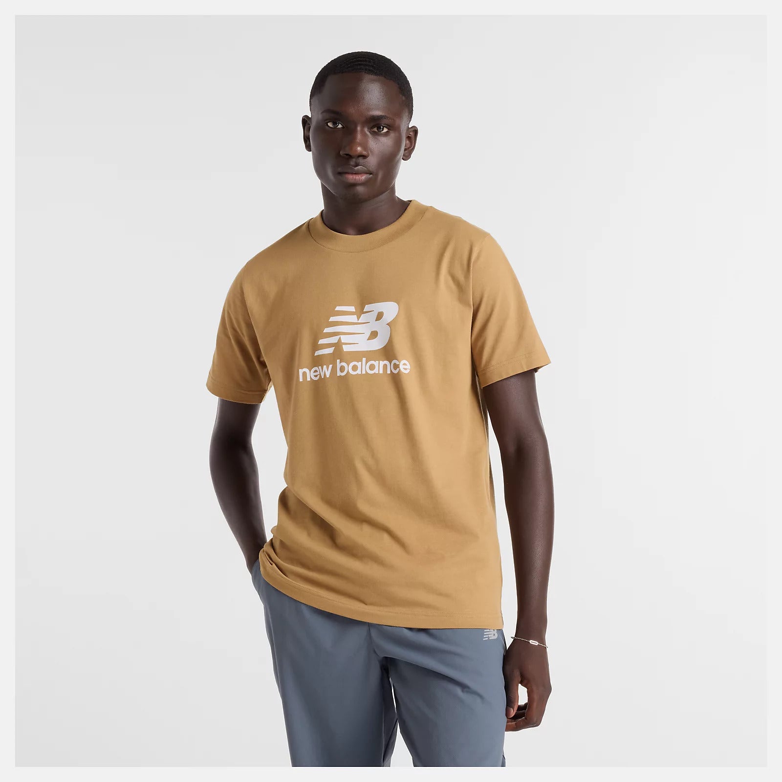 NEW BALANCE T-Shirt Uomo Sport Essentials Logo-Great Plains