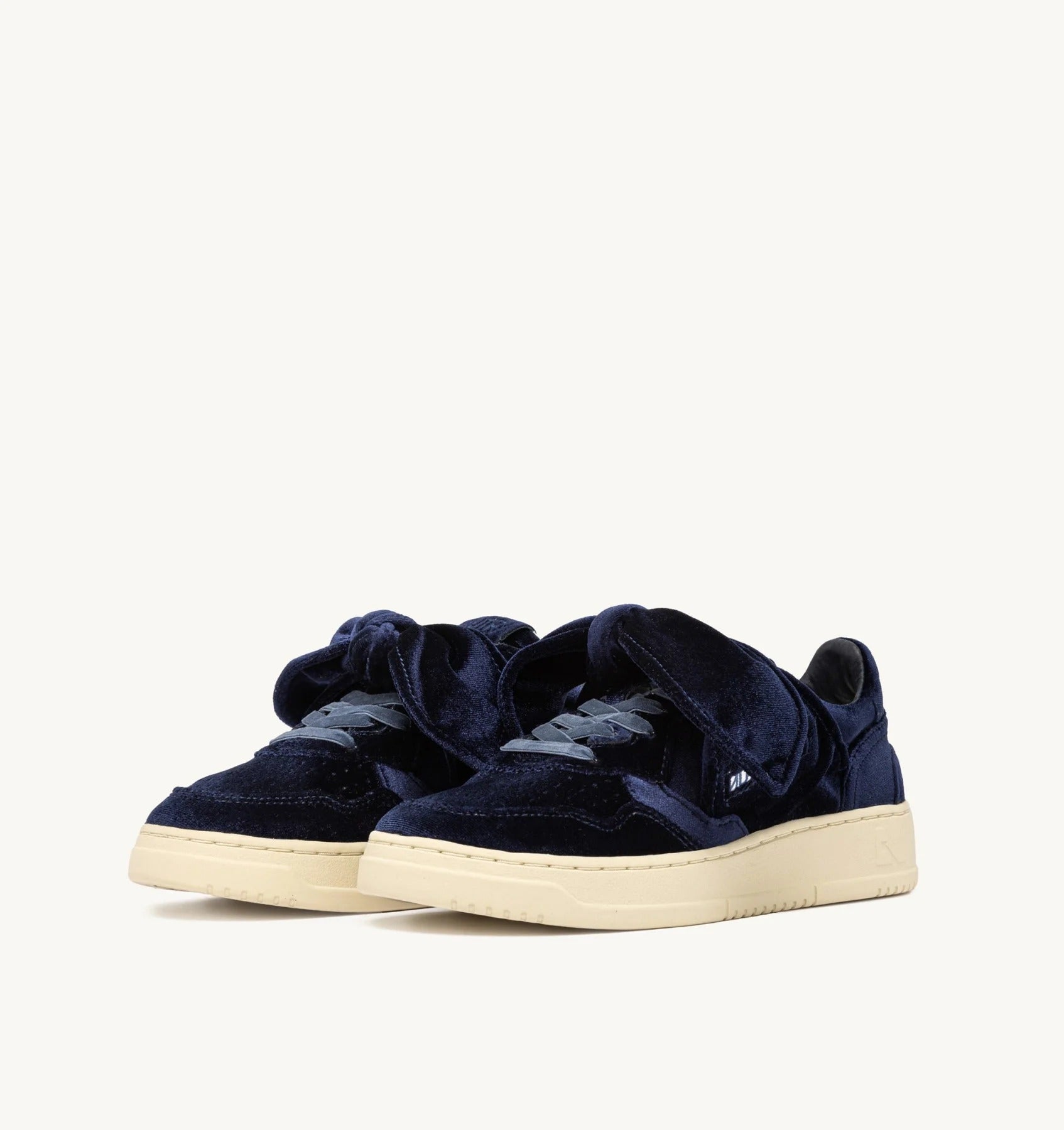 AUTRY Sneaker Donna Medalist Low Velvet Bow-Blue Space