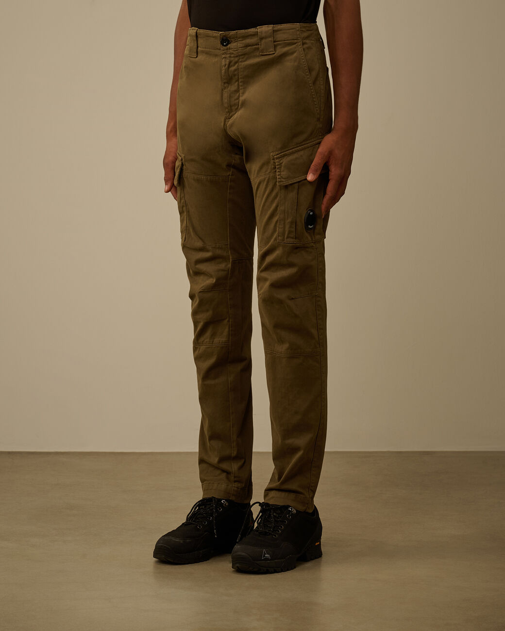 C.P. COMPANY Pantalone Cargo Uomo Stretch Sateen Ergonomic Lens-Ivy Green