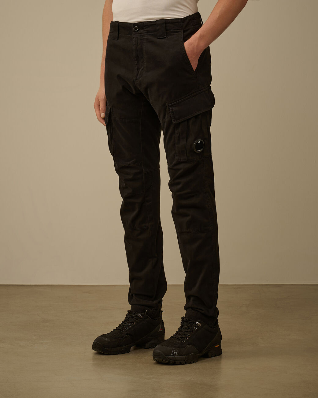 C.P. COMPANY Pantalone Cargo Uomo Stretch Sateen Ergonomic Lens-Black