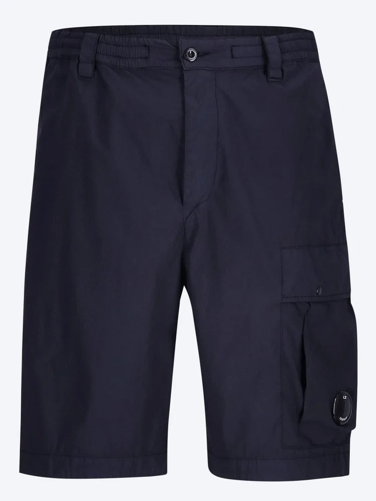 C.P. COMPANY Bermuda Uomo Cargo 50 Fili Stretch Logo Lente-Total Eclipse