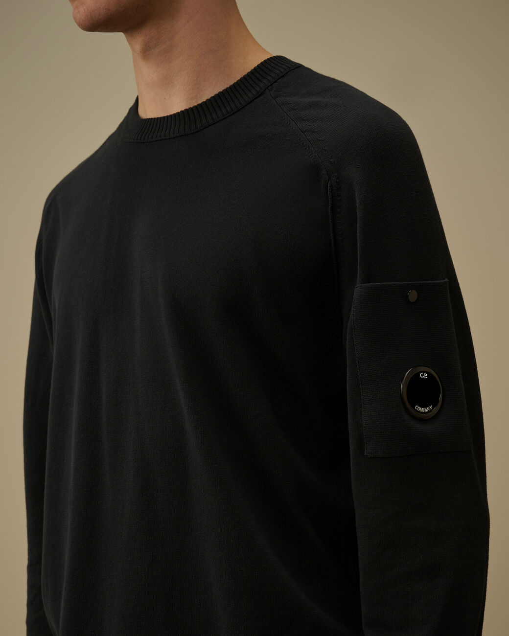 C.P. COMPANY Maglione Uomo Cotone Crepe Logo Lente-Total Eclipse