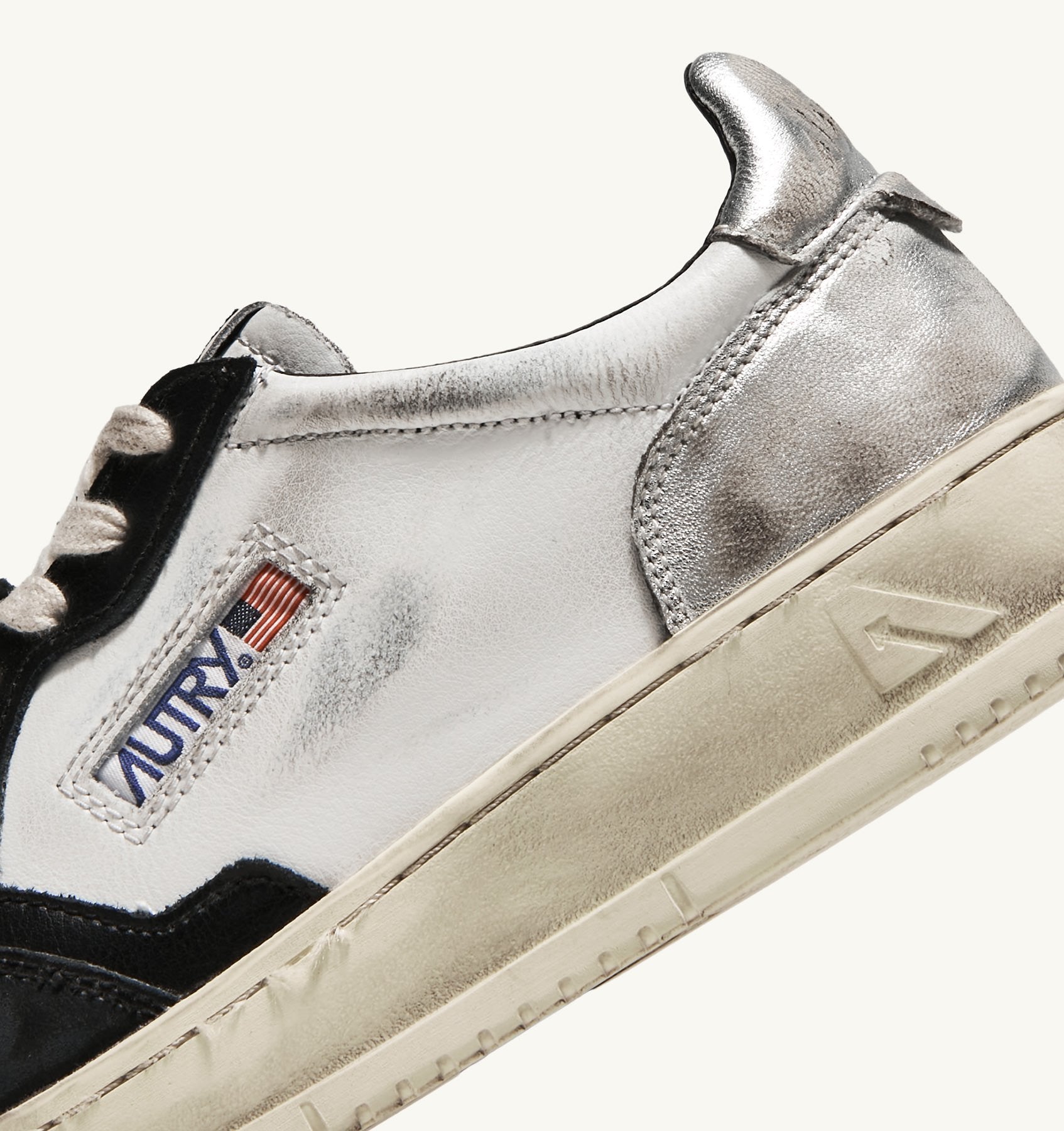 AUTRY Sneaker Uomo Medalist Low Super Vintage-White Black Silver