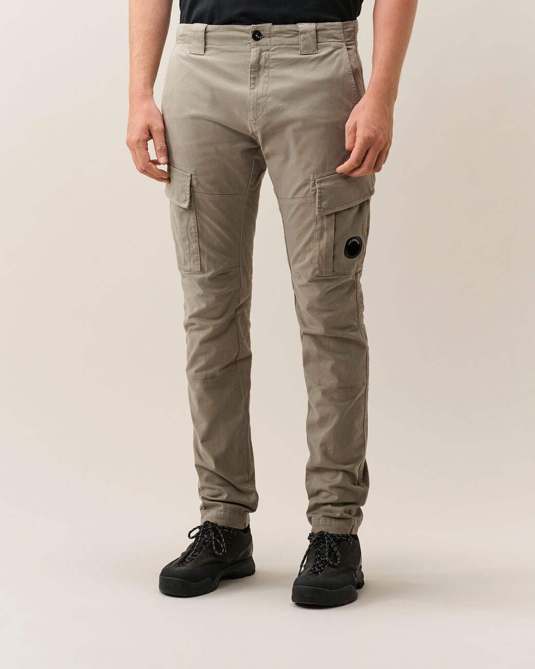 C.P. COMPANY Pantalone Uomo Stretch Sateen Ergonomic Cargo-Fallen Rock