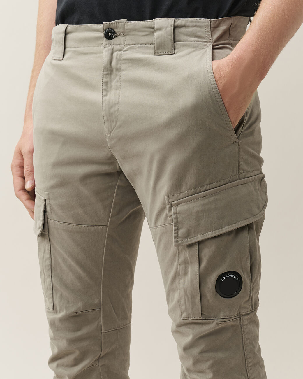C.P. COMPANY Pantalone Uomo Stretch Sateen Ergonomic Cargo-Fallen Rock
