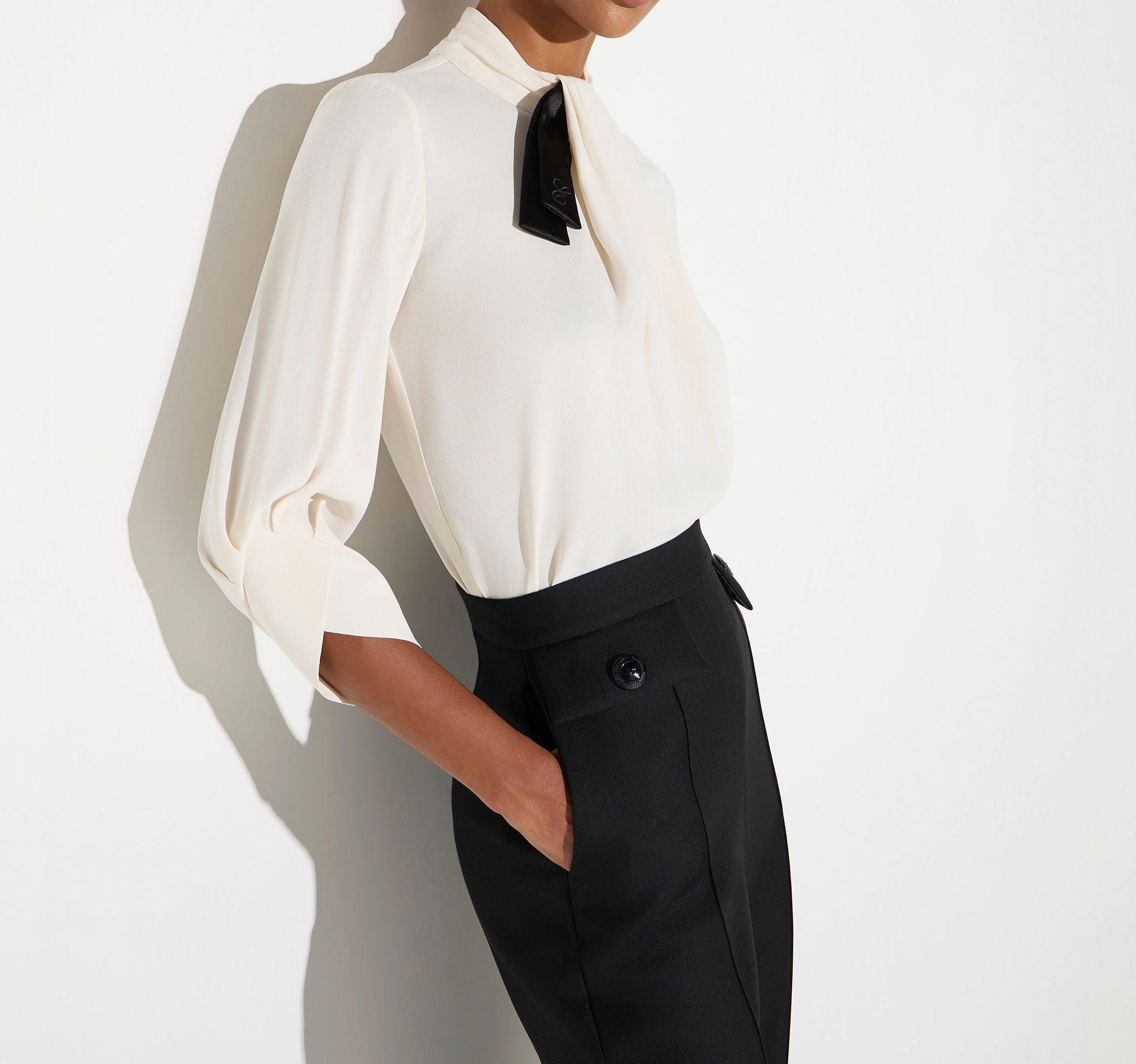 ELISABETTA FRANCHI Blusa Georgette Viscosa Cravattino-Burro/Nero