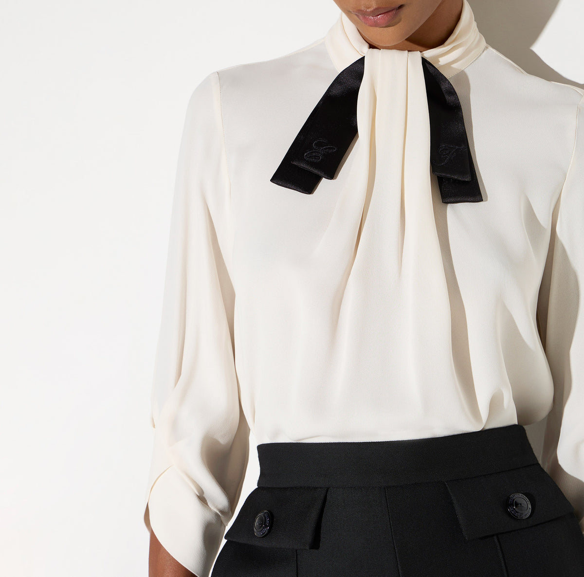 ELISABETTA FRANCHI Blusa Georgette Viscosa Cravattino-Burro/Nero