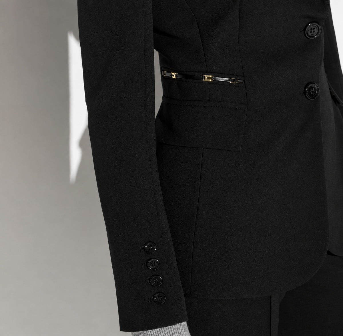 ELISABETTA FRANCHI Giacca Doppio Crêpe Morsetti Logo-Nero