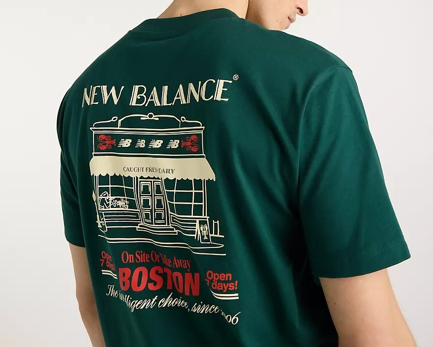 NEW BALANCE T-Shirt Uomo Grab A Bite Boston-Nordic Green