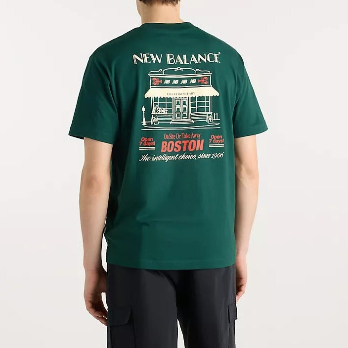 NEW BALANCE T-Shirt Uomo Grab A Bite Boston-Nordic Green